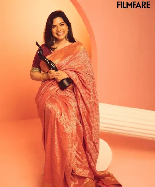 imgi_165_Rajshri_Deshpande_in_Begum